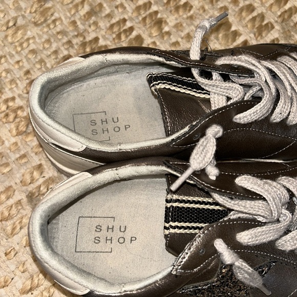 SHU-SHOP Metallic Star-Embellished Women's Sneakers - Picture 3 of 7